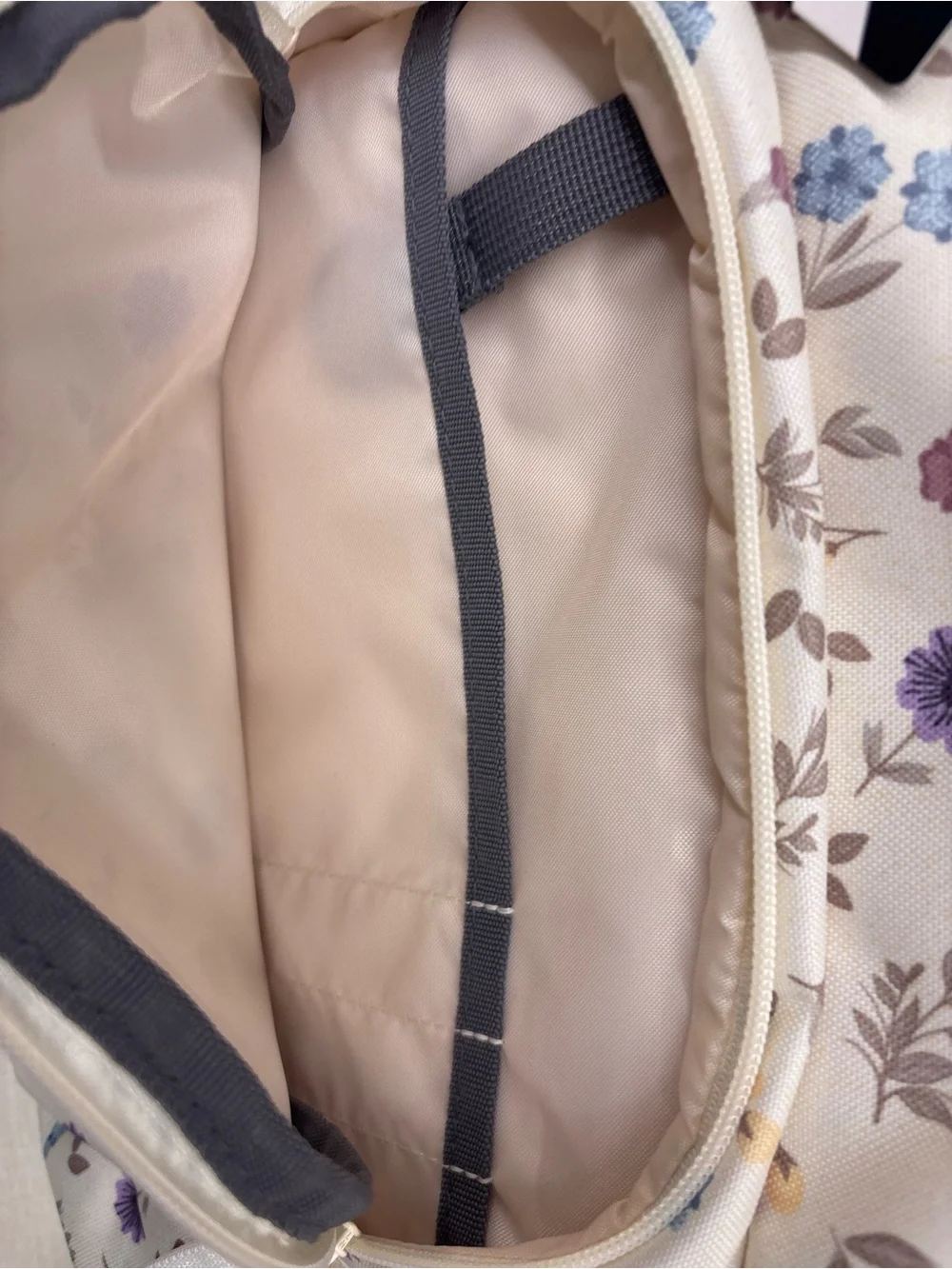 Adidas LINEAGE BACKPACK In Bloom Floral Warm Vanilla - Picture 9 of 14